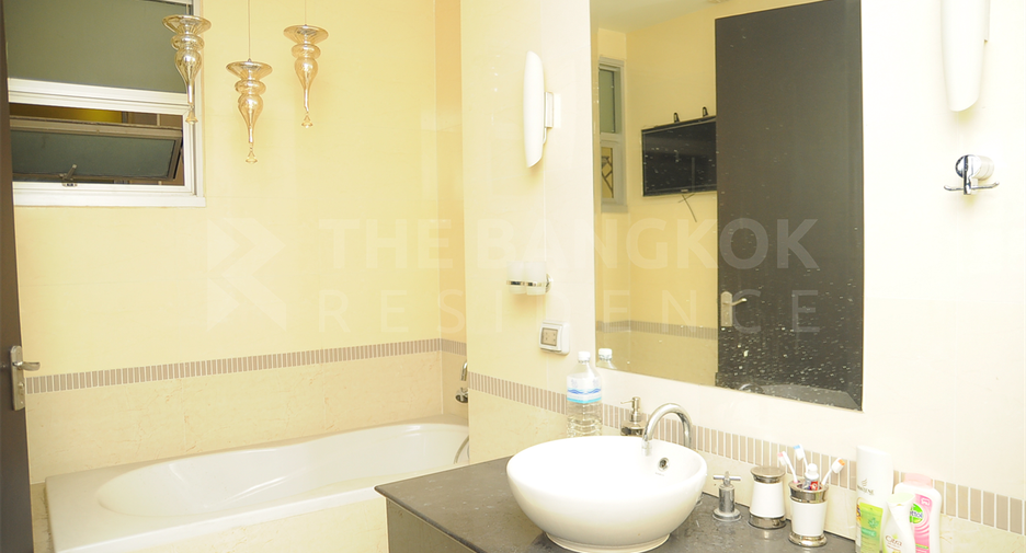 For sale 2 bedrooms condo in Ratchathewi, Bangkok