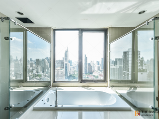 For sale 5 bedrooms condo in Watthana, Bangkok