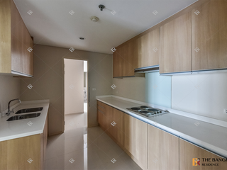For sale 5 bedrooms condo in Watthana, Bangkok