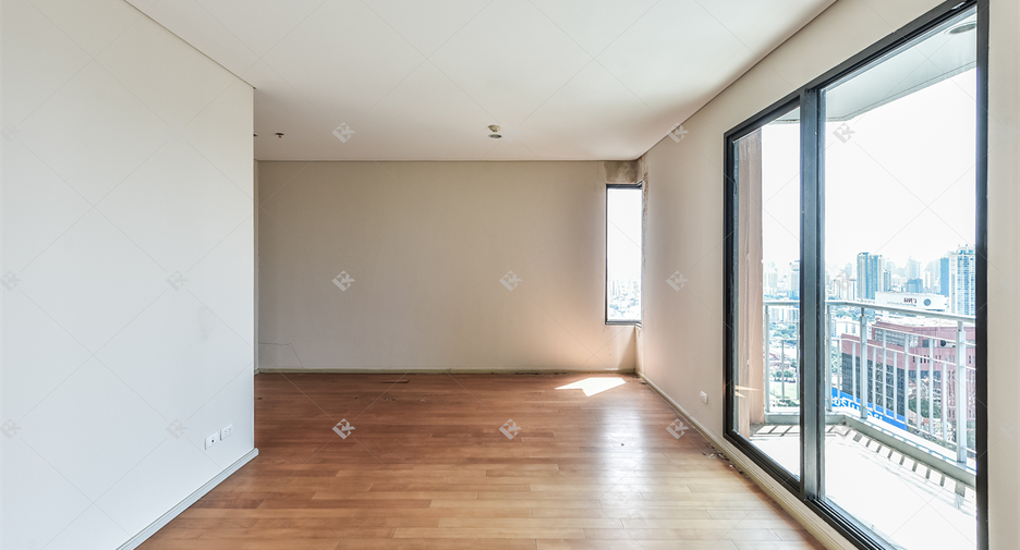 For sale 5 bedrooms condo in Watthana, Bangkok