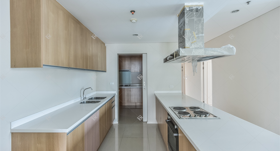 For sale 5 bedrooms condo in Watthana, Bangkok