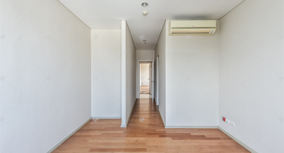 For sale 5 bedrooms condo in Watthana, Bangkok