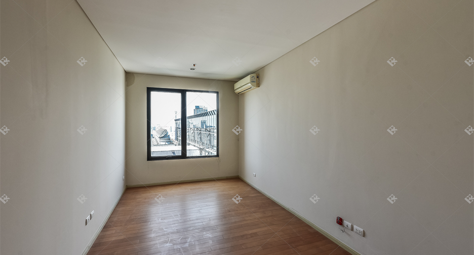 For sale 5 bedrooms condo in Watthana, Bangkok