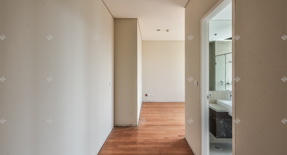 For sale 5 bedrooms condo in Watthana, Bangkok