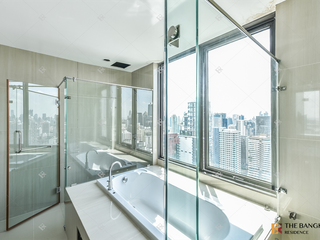 For sale 5 bedrooms condo in Watthana, Bangkok