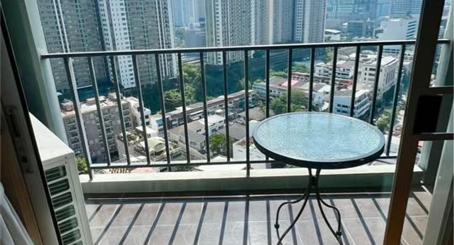 Condo en venta de 3 habitaciones en Huai Khwang, Bangkok
