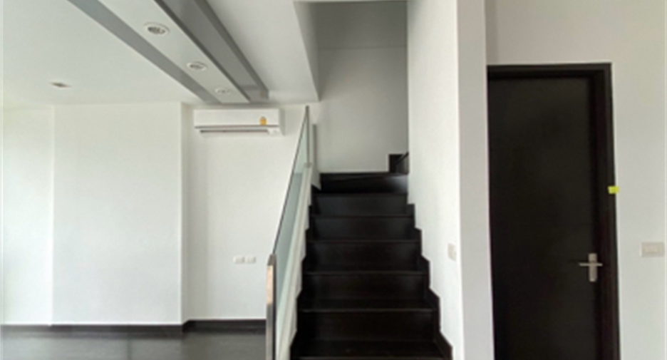 For sale 2 ベッドルーム condo in Ratchathewi, Bangkok