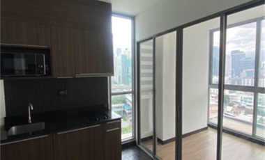 For sale 2 ベッドルーム condo in Ratchathewi, Bangkok