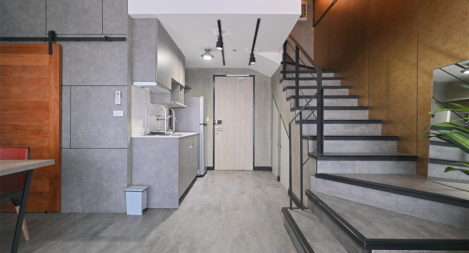 À vendre 2 chambres condo à Huai Khwang, Bangkok
