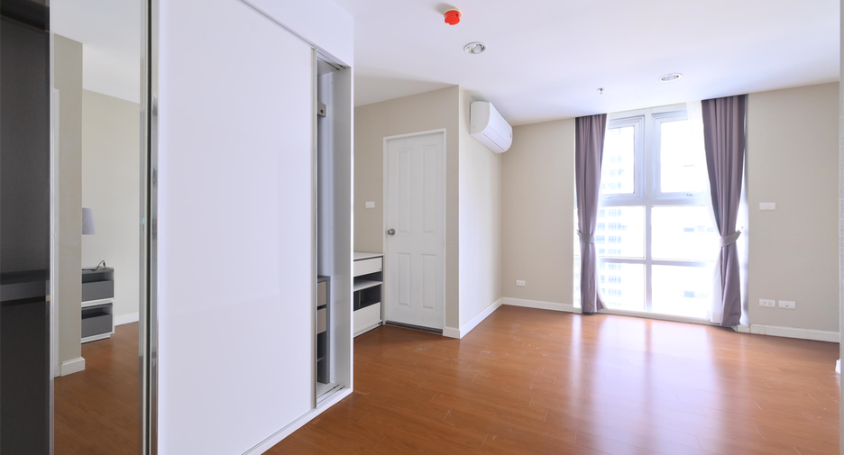 For sale 5 bedrooms condo in Huai Khwang, Bangkok