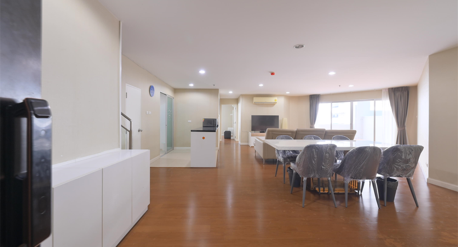 For sale 5 bedrooms condo in Huai Khwang, Bangkok