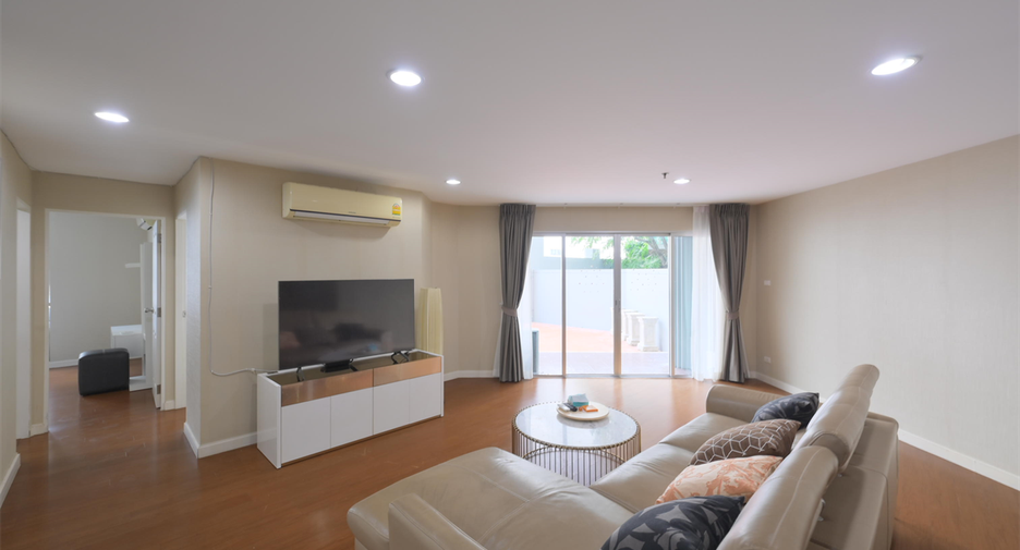 For sale 5 bedrooms condo in Huai Khwang, Bangkok