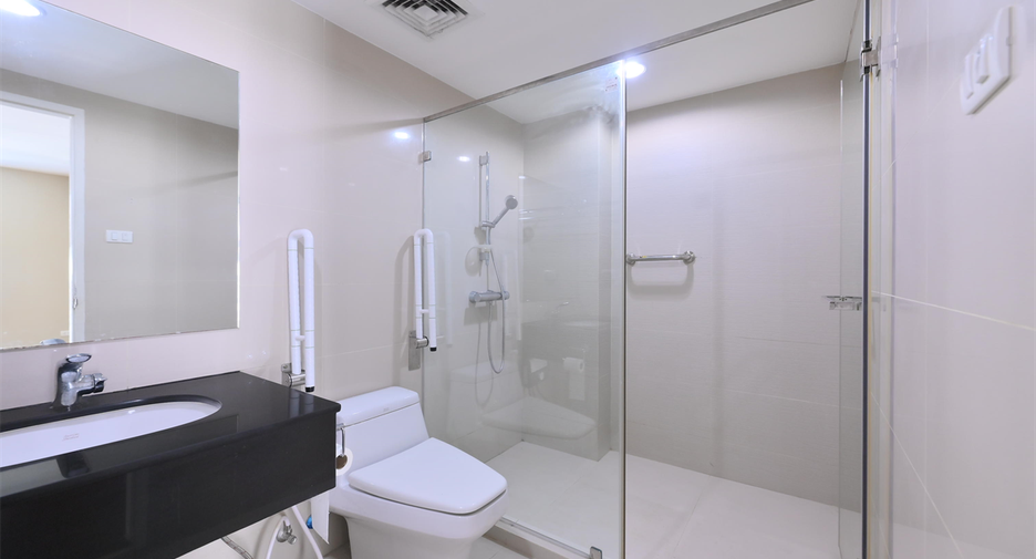 For sale 5 bedrooms condo in Huai Khwang, Bangkok