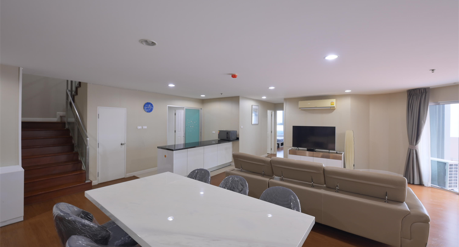 For sale 5 bedrooms condo in Huai Khwang, Bangkok