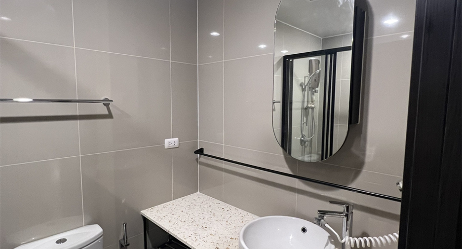 Condo en venta de 2 habitaciones en Huai Khwang, Bangkok