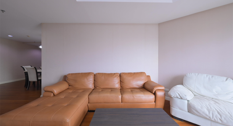For sale 2 bedrooms condo in Huai Khwang, Bangkok