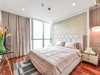 For sale 3 bedrooms condo in Pathum Wan, Bangkok
