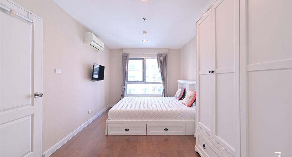 For sale 2 bedrooms condo in Huai Khwang, Bangkok