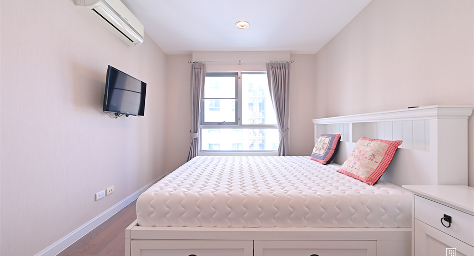 For sale 2 bedrooms condo in Huai Khwang, Bangkok