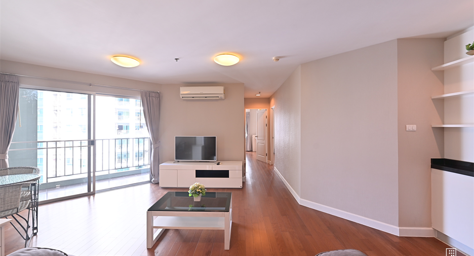 For sale 2 bedrooms condo in Huai Khwang, Bangkok