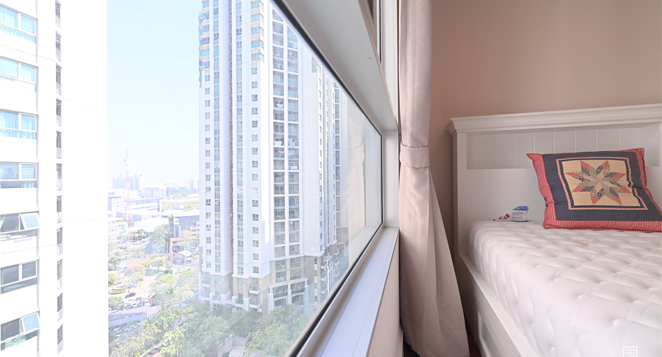 For sale 2 bedrooms condo in Huai Khwang, Bangkok