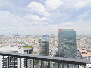 For sale 2 bedrooms condo in Huai Khwang, Bangkok