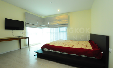 For sale 2 bedrooms condo in Huai Khwang, Bangkok