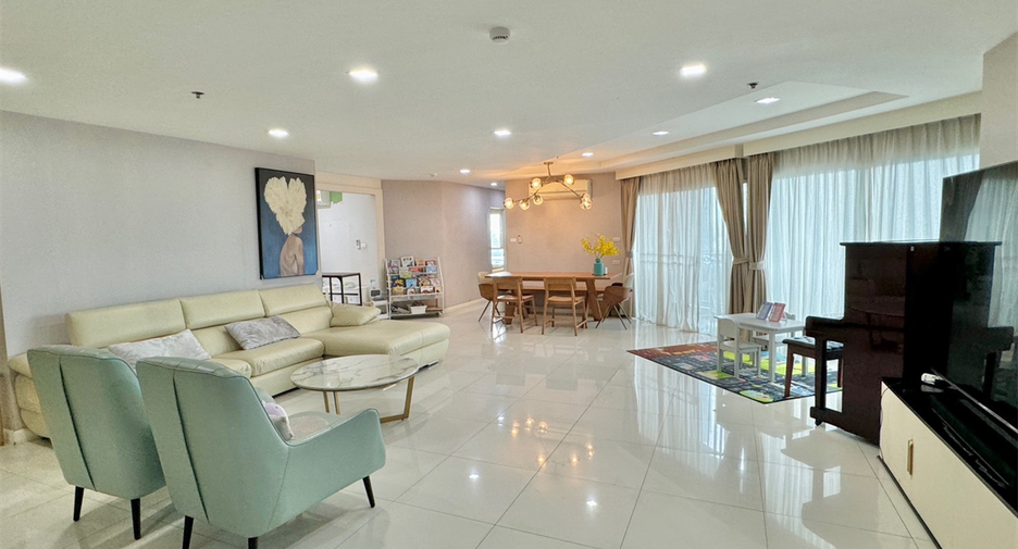 À vendre 4 chambres condo à Huai Khwang, Bangkok