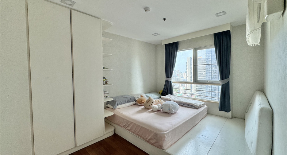 À vendre 4 chambres condo à Huai Khwang, Bangkok