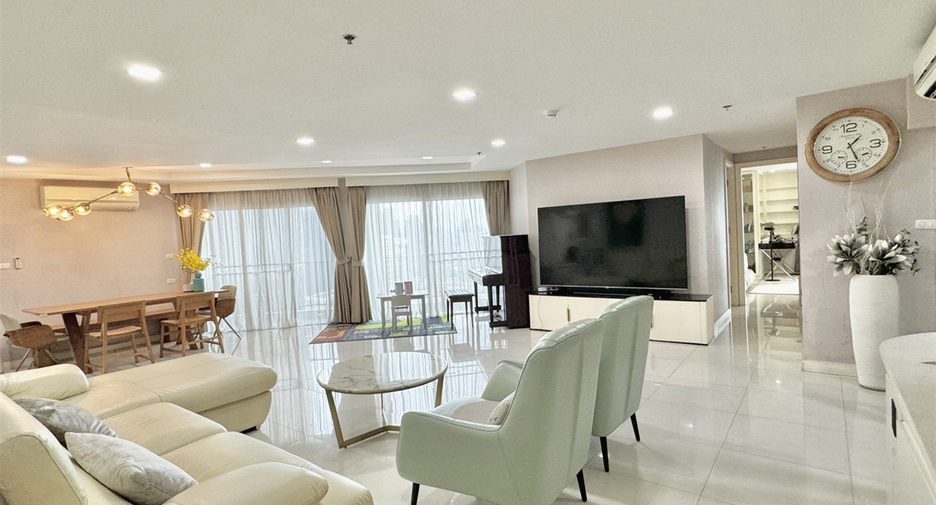 À vendre 4 chambres condo à Huai Khwang, Bangkok