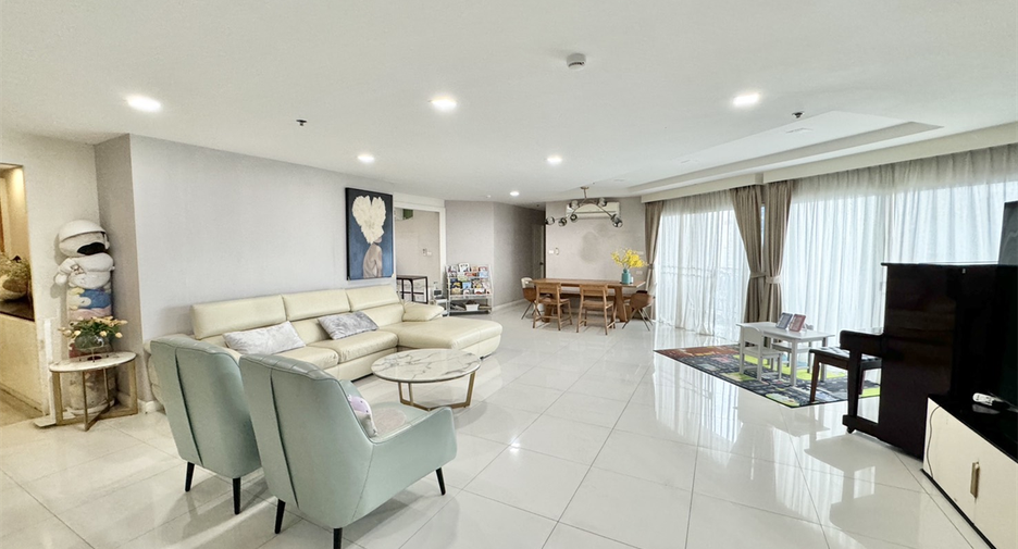 À vendre 4 chambres condo à Huai Khwang, Bangkok