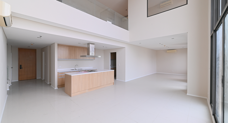 For sale 4 bedrooms condo in Watthana, Bangkok