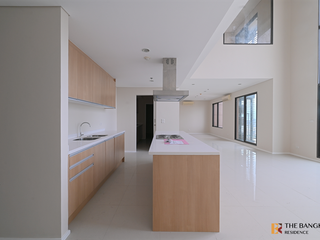For sale 4 bedrooms condo in Watthana, Bangkok