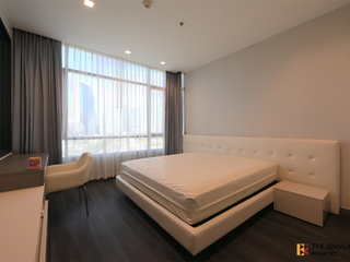 For sale 2 bedrooms condo in Huai Khwang, Bangkok