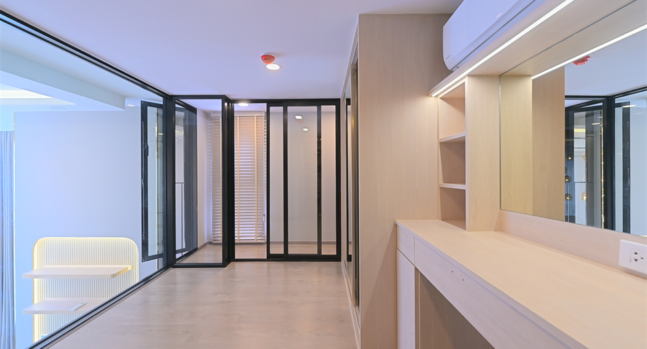 À vendre 1 chambre condo à Huai Khwang, Bangkok