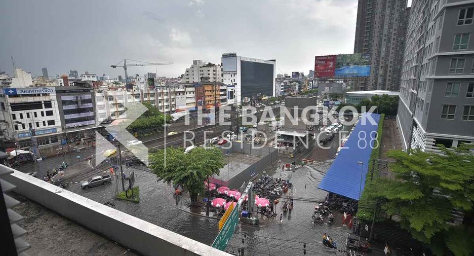 Condo en venta de 2 habitaciones en Huai Khwang, Bangkok
