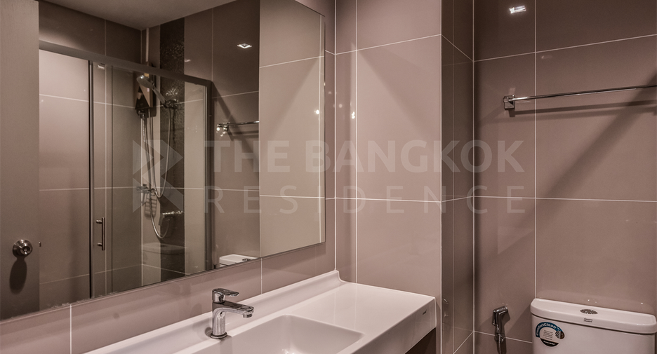 For sale 2 bedrooms condo in Huai Khwang, Bangkok