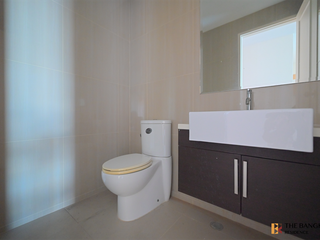 For sale 5 bedrooms condo in Watthana, Bangkok
