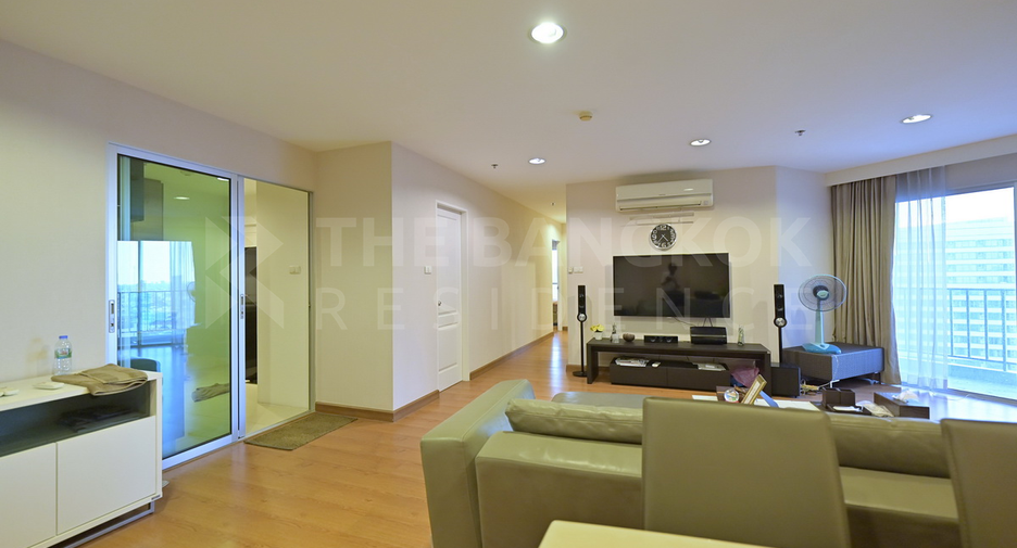 À vendre 3 chambres condo à Huai Khwang, Bangkok
