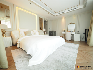 For sale 3 bedrooms condo in Phaya Thai, Bangkok