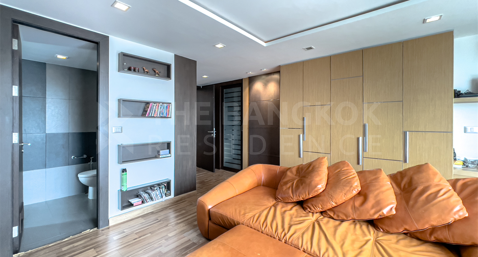 For sale 2 bedrooms condo in Phaya Thai, Bangkok