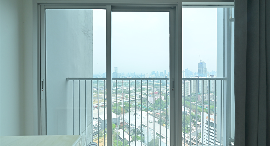 À vendre 2 chambres condo à Huai Khwang, Bangkok