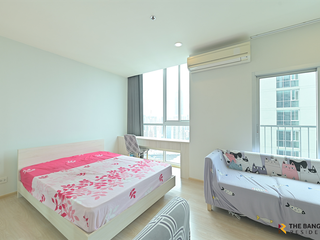 For sale 2 bedrooms condo in Huai Khwang, Bangkok