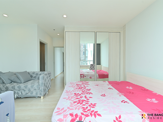For sale 2 bedrooms condo in Huai Khwang, Bangkok