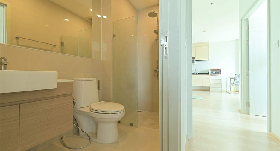 À vendre 2 chambres condo à Huai Khwang, Bangkok