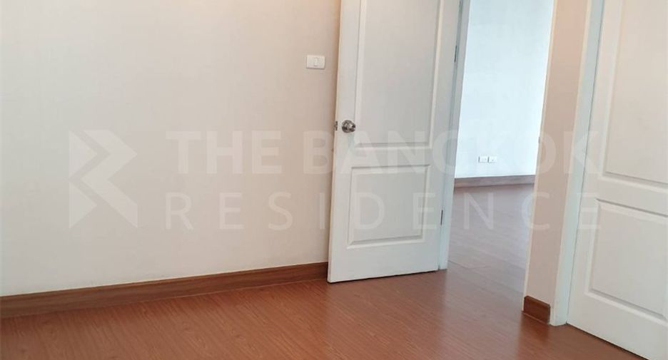 For sale 2 bedrooms condo in Huai Khwang, Bangkok
