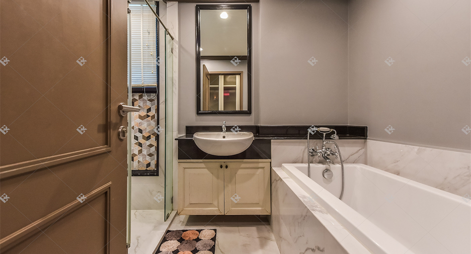 For sale 2 bedrooms condo in Pathum Wan, Bangkok
