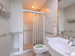 For sale 2 bedrooms condo in Huai Khwang, Bangkok