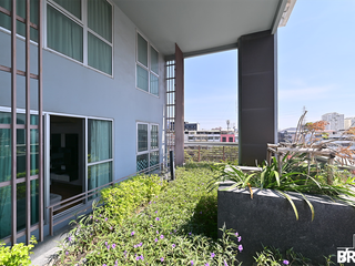 For sale 2 bedrooms condo in Huai Khwang, Bangkok