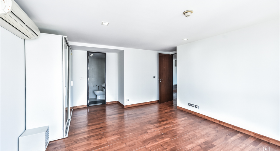 For sale 2 bedrooms condo in Phaya Thai, Bangkok